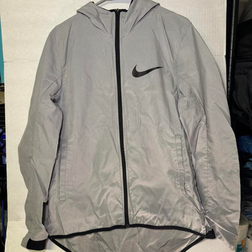Nike shield basketball hooded windbreaker